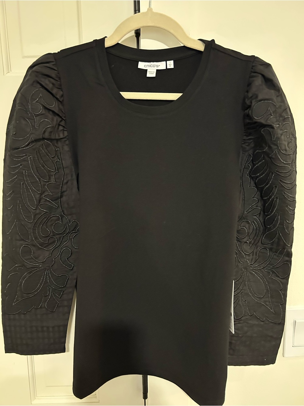 Chico's Black Embroidered Puff-Sleeve Long Sleeve Tee